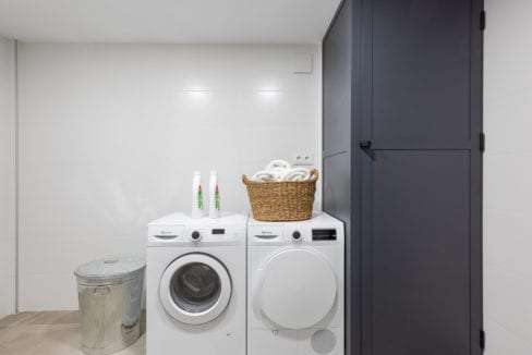 47 - Paris V - laundry room